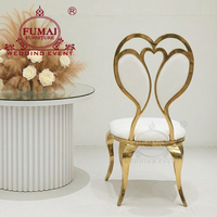 Chaise de style européen pour hôtel avec coussin en mousse blanche, cadre en bois doré, dossier ouvert, pieds sabre, mobilier commercial d'intérieur