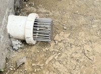 Gouttière de toit résidentielle en acier inoxydable, pour éviter que les feuilles tombantes et les branches n'obstruent les canalisations d'eau de pluie