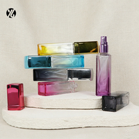 Flacons de parfum carrés en verre vides de 20 ml avec pompe pulvérisatrice, diffuseur à bâtonnets, impression sérigraphique et étiquette estampée à chaud