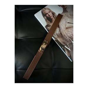 Ceinture pour femme en cuir véritable, cuir de vache, couleur unie, boucle à verrouillage automatique, design de boucle rectangulaire durable - Product Image 2