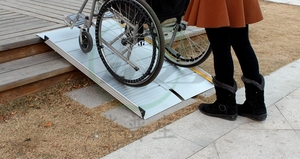 Rampa de silla de ruedas plegable de aluminio portátil 55*75cm diseño antideslizante <span class=keywords><strong>para</strong></span> personas discapacitadas escaleras de <span class=keywords><strong>rampas</strong></span> plegables - Product Image 3