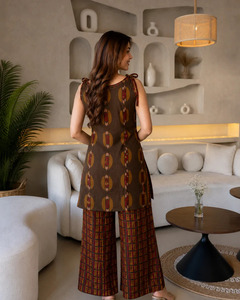 Conjunto de Dos Piezas de Algodón con Estampado Ajrakh Marrón de Alta Calidad para Mujer, Ropa Cómoda para Uso Diario, Ropa de Moda para Exportación - Product Image 4