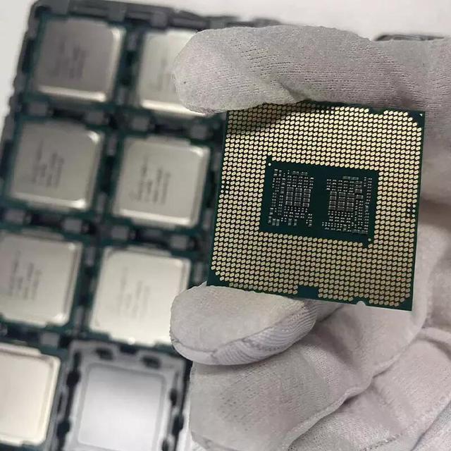 Xeon E5-2667V3 E5 2667v3 E5 2667 V3 3.2 GHz 8-Core 16Thread 20M 135W LGA 2011-3 CPU Processor