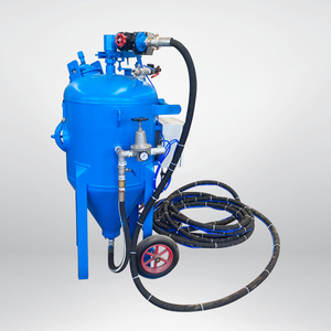 Limpieza de componentes aeroespaciales con chorro de agua y arena controlado por PLC industrial, con motor de bomba de control. - Product Image 3