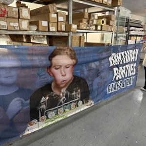 Striscione in Rete Portatile Impermeabile Resistente ai Raggi UV in Poliestere <span class=keywords><strong>Antivento</strong></span> con Grafica Digitale - Product Image 2