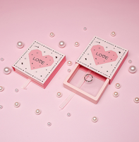 Boîte à bijoux portable pour la Saint-Valentin avec couvercle rabattable romantique pour les couples, thème rose, boîte rigide pour montre