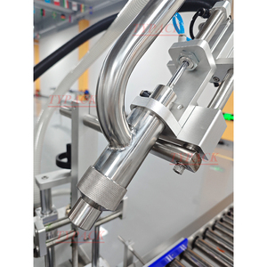 Machine de remplissage semi-automatique de grand seau à pompe à engrenages avec ligne de convoyeur à rouleaux pour barils de gallon barils d'essence barils - Product Image 5