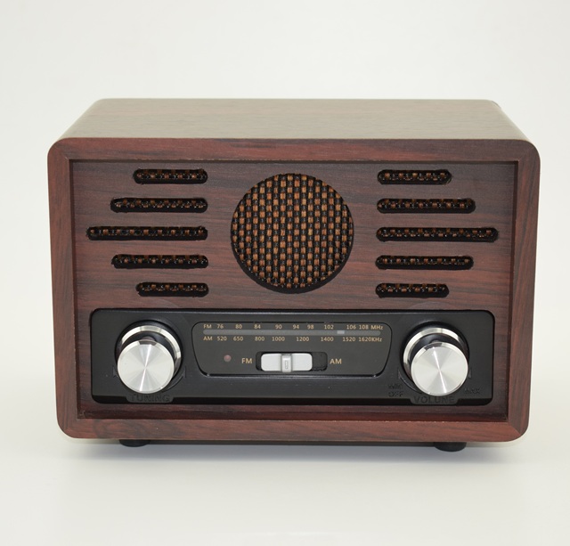 Vintage Wooden Radio With FM AM Retro Tuning