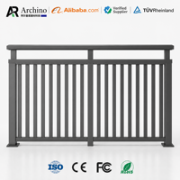 Balustrade de sécurité en alliage d'aluminium thermolaqué sur mesure pour projet d'ingénierie de façade d'immeuble multi-appartements, résistante à la rouille