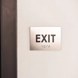 Letrero <span class=keywords><strong>de</strong></span> Baño en Braille Compatible <span class=keywords><strong>con</strong></span> la ADA, Letrero <span class=keywords><strong>de</strong></span> Baño <span class=keywords><strong>de</strong></span> Acrílico Negro <span class=keywords><strong>con</strong></span> Símbolo <span class=keywords><strong>de</strong></span> <span class=keywords><strong>Silla</strong></span> <span class=keywords><strong>de</strong></span> <span class=keywords><strong>Ruedas</strong></span>, 9x6 Pulgadas, 3 mm <span class=keywords><strong>de</strong></span> Grosor, Diseño Moderno y Duradero - Product Image 5