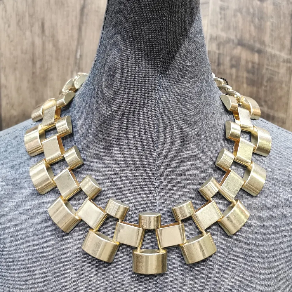 Collana di dichiarazione in metallo grosso di moda per gioielli da donna con collo a catena con colletto con bretelle