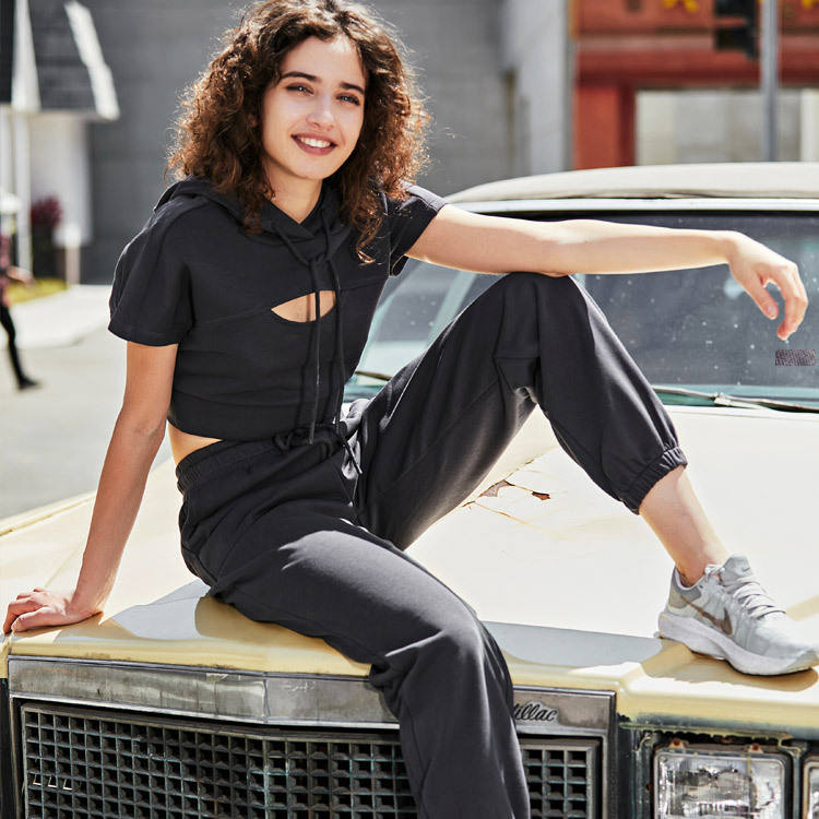 สีเทาเข้ม