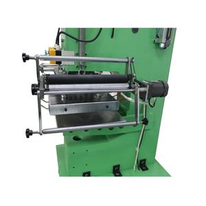 Presse à chaud hydraulique semi-automatique à plateau plat de 60 tonnes, certifiée CE, de haute qualité, pour cuir, vêtements, caisses et emballages - Product Image 6