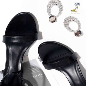 Sandales pour femmes OEM ODM, talon bloc de 5 cm, bout ouvert, cuir PU, bride à la cheville, style basique, haute qualité, fabricant vietnamien - Product Image 2