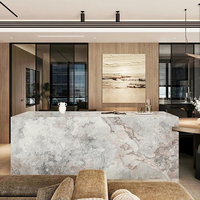 Panneau mural poli de luxe en marbre naturel Breccia Lunare blanc, idéal pour comptoir de cuisine et table d'intérieur de villa