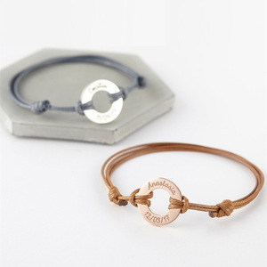 Pulseira Feminina de Aço Inoxidável com Nó Artesanal em Círculo Prata, Dourado e Ouro Rosê, com Pingente de Nome Gravado, Moderna para Festas - Product Image 4