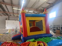 Château gonflable coloré pour location événementielle, structure gonflable commerciale, château rebondissant