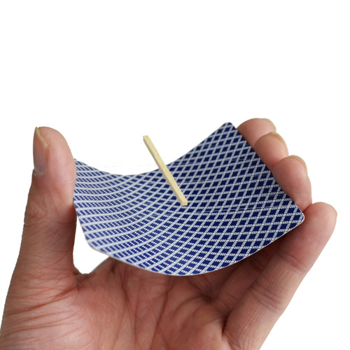 Плавающий матч закрыть улица волшебную уловку для детей и профессионального мага