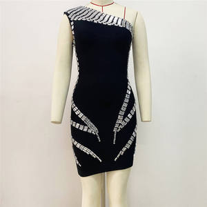 ชุดเดรสออกงานผ้าโปร่งสำหรับผู้หญิงใหม่ชุดเดรสออกงานปาร์ตี้แขนกุดสีดำพลิ้วไหว - Product Image 1