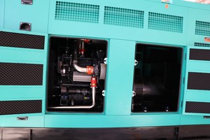 Generatore Diesel Silenzioso CHIPEI 200KVA |   Alimentato da Per Kins |   Gruppo Elettrogeno Trifase ad Alta Sicurezza con Tettoia Antifurto Bloccabile - Product Image 4