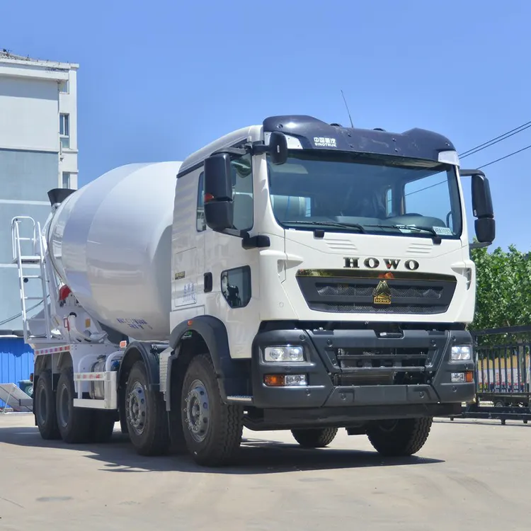 HOWO TX 12cbm 6*4 8*4 sử dụng máy trộn xi măng xe tải trộn bê tông xe tải với máy bơm để bán tại Dubai