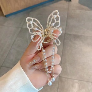 YT fait à la main de luxe plaqué or <span class=keywords><strong>perle</strong></span> chaîne gland griffe <span class=keywords><strong>pince</strong></span> <span class=keywords><strong>pour</strong></span> les femmes épais papillon cheveux métal cheveux griffe pinces <span class=keywords><strong>pour</strong></span> les femmes - Product Image 4