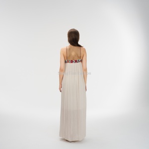 เดรสยาวทรงพลิ้วปักลายดอกไม้สำหรับผู้หญิง รุ่น OEM Elegant ปี 2025 - Product Image 2