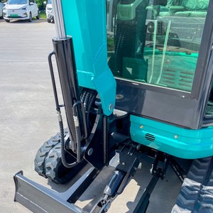 Mini-excavatrice sans queue de <span class=keywords><strong>2</strong></span>,<span class=keywords><strong>5</strong></span> <span class=keywords><strong>tonnes</strong></span> avec accessoires à changement rapide pour machines agricoles et de jardinage en stock - Product Image 4