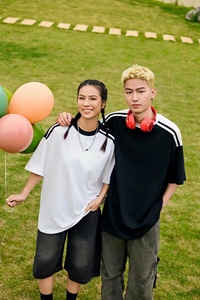 เสื้อยืดเสื้อยืดคอกลมแขนสั้นสำหรับผู้ชายเสื้อยืดคอตตอนเปิดไหล่ตกสีพรีเมียม - Product Image 4