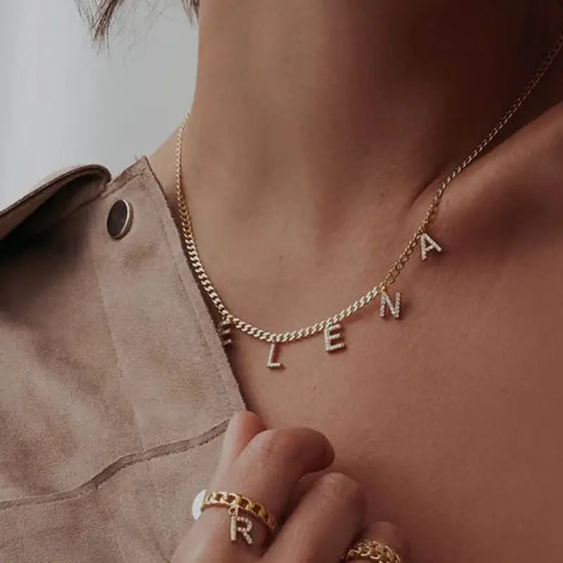 Colliers de bijoux de mode personnalisés avec pendentif en zircon minimaliste et breloque en lettres anglaises