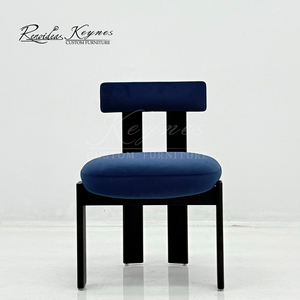 Silla de Diseño Geométrico Moderno Personalizada de Keynes Advanced Factory, Tapizada en Terciopelo Azul con Estructura de Madera Negra - Product Image 1