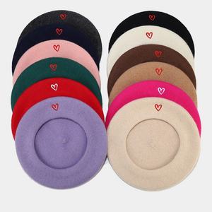 Boina de Lana Retro Británica de Moda para Mujer, con Bordado de Corazón, Estilo Urbano Versátil, Sombrero de Celebridad de Internet para Primavera e Invierno - Product Image 5