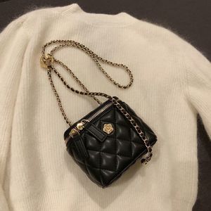 Wholesale Luxury Women's Vintage PU Waterproof Mini <b>Box</b> Chain Crossbody Bags Fashion Crossbody Wallet Coin Plaid Flowers Open - Product Image 2
