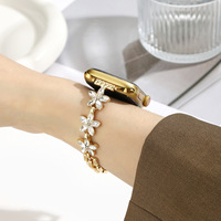 Bracelet pour Apple Watch pour femmes, bracelet en acier inoxydable à cinq pétales colorés avec boucle à ardillon pour Apple Watch S10, bracelet de montre doré