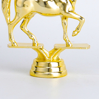 Trophée en ABS doré de qualité supérieure à prix abordable avec logo personnalisé et impression UV pour compétition équestre, équitation GZ93