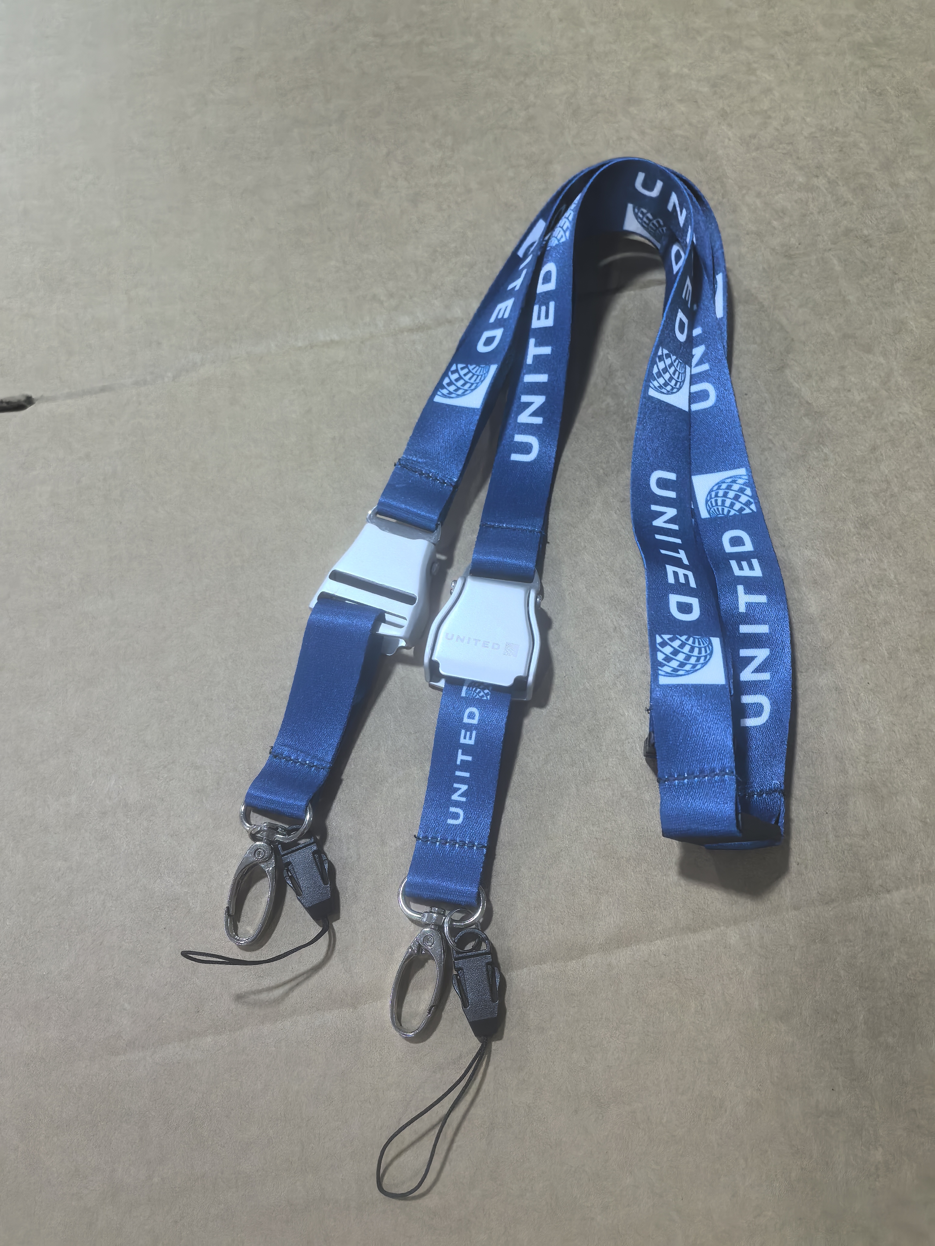 สีน้ำเงิน