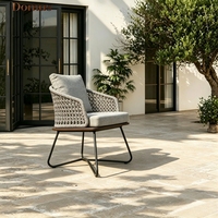 Chaise de jardin moderne en corde tressée résistante aux intempéries avec coussin, structure métallique durable pour patio, mobilier de cour et événements
