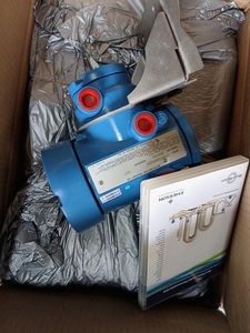 Transmetteur de débit massique de type séparé : compatibilité avec l'alimentation électrique - Installation de type séparé (type R) - Product Image 3