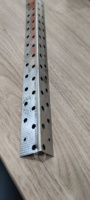 Profilé d'angle métallique ASTM A653 en acier galvanisé pour la protection des angles muraux et la décoration du stuc, idéal pour les projets de construction