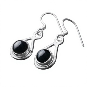 Boucles d'oreilles pendantes en argent 925 et onyx, serties clos, forme goutte d'eau, minimalistes, bijoux pour femme au quotidien - Product Image 1