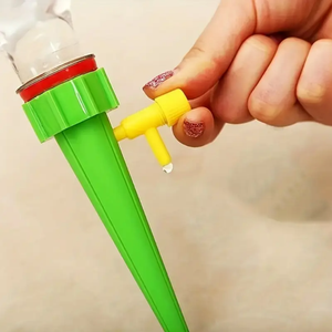 Pointes d'auto-arrosage réglables Dispositifs d'arrosage pour plantes en matériau PP avec interrupteur <span class=keywords><strong>de</strong></span> soupape <span class=keywords><strong>de</strong></span> commande <span class=keywords><strong>de</strong></span> libération pour une utilisation dans le <span class=keywords><strong>jardin</strong></span> intérieur - Product Image 2