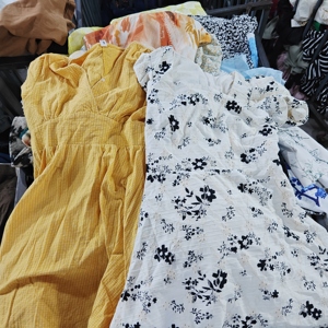 Baju Wanita Katun Campuran Best Seller, Panjang dan Ukuran Campuran, Pakaian Bekas Grosir Ready Stock - Product Image 1