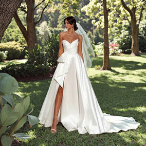 Новое элегантное свадебное платье из однотонного атласа с многоярусной драпировкой, открытой спиной, V-образным вырезом, современного фасона, длиной в пол, А-силуэт, антистатическое. - Product Image 3