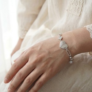 Bracelet en argent sterling S925 texturé avec motifs cœur et étoile, simple et élégant, bijou de main de niche pour femme, idéal pour le quotidien et comme cadeau - Product Image 2