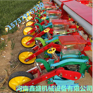 Plantador de maíz suspendido, tractor de cuatro ruedas con aplicador de fertilizante - Product Image 4