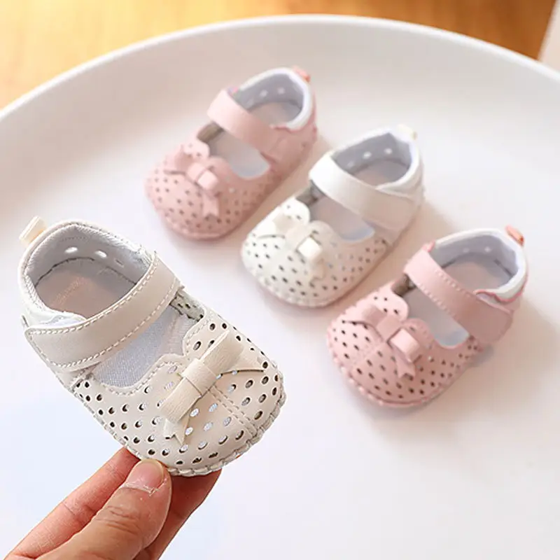Sandálias princesa para bebês, sandálias de cor sólida com sola macia e sola oca para bebês, calçados para recém-nascidos primavera verão por atacado