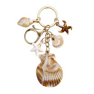 Llavero de Concha Natural Hecho a Mano, Recuerdo Artesanal, Accesorio Costero, Venta al por Mayor, Vietnam - Product Image 1