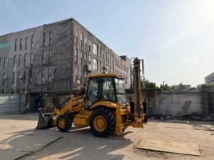 Chargeuse-pelleteuse JCB 3CX entièrement nouvelle et haute performance, machine polyvalente pour le creusement et le chargement de matériaux - Product Image 3