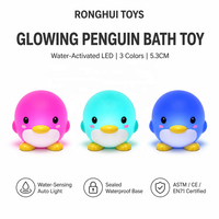 Jouet de bain flottant lumineux de style japonais Kawaii, pingouin, lion de mer, grenouille, méduse, jouet en PVC à détection d'eau, capsule LED, jouet pour enfants