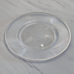 Assiettes de présentation en <span class=keywords><strong>plastique</strong></span> transparent avec bord doré de 12,6 pouces pour la Saint-Valentin, le <span class=keywords><strong>Nouvel</strong></span> <span class=keywords><strong>An</strong></span>, Noël et les décorations de mariage - Product Image 3